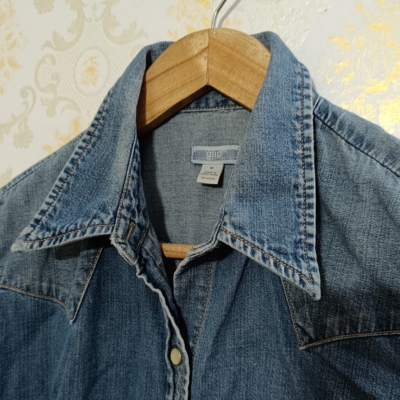 GAP - Picture 2 of 3